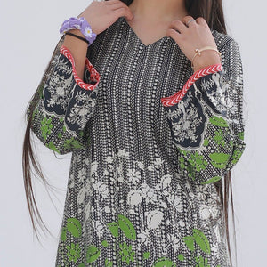 Close view of the Signature Printed Kurti pattern and neckline, Zardham girls' collection