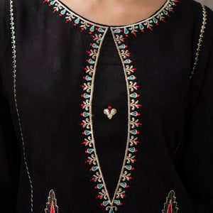 Zardham MEHRAAB set showing kurta embroidery and dupatta drape