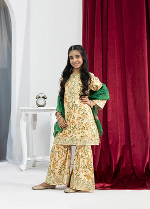 Detail of the Timeless Off-White kurta neckline and sleeve finish, Zardham girls' collection