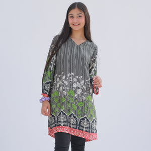 Girl wearing Zardham Signature Printed Kurti with matching trousers, full front view