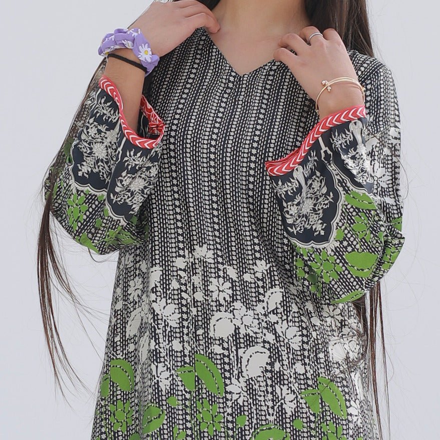 Close view of the Signature Printed Kurti pattern and neckline, Zardham girls' collection