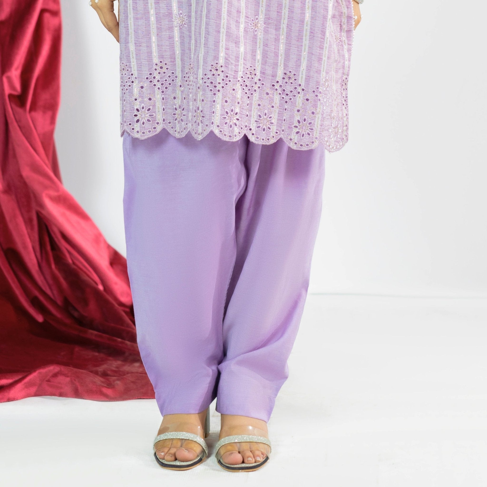 Zardham Soft Lilac three-piece set, three-quarter standing pose