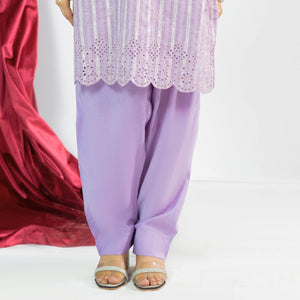 Zardham Soft Lilac three-piece set, three-quarter standing pose