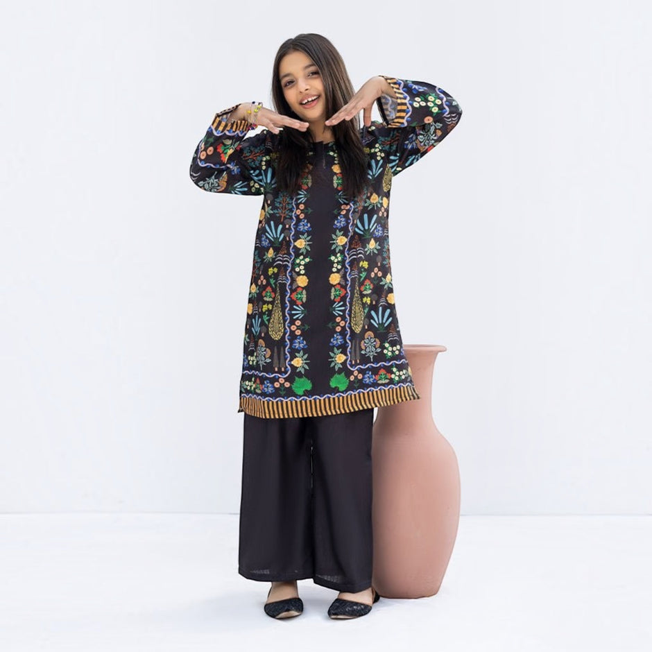Girl wearing Zardham Classic Black printed kurta with matching trousers, front view