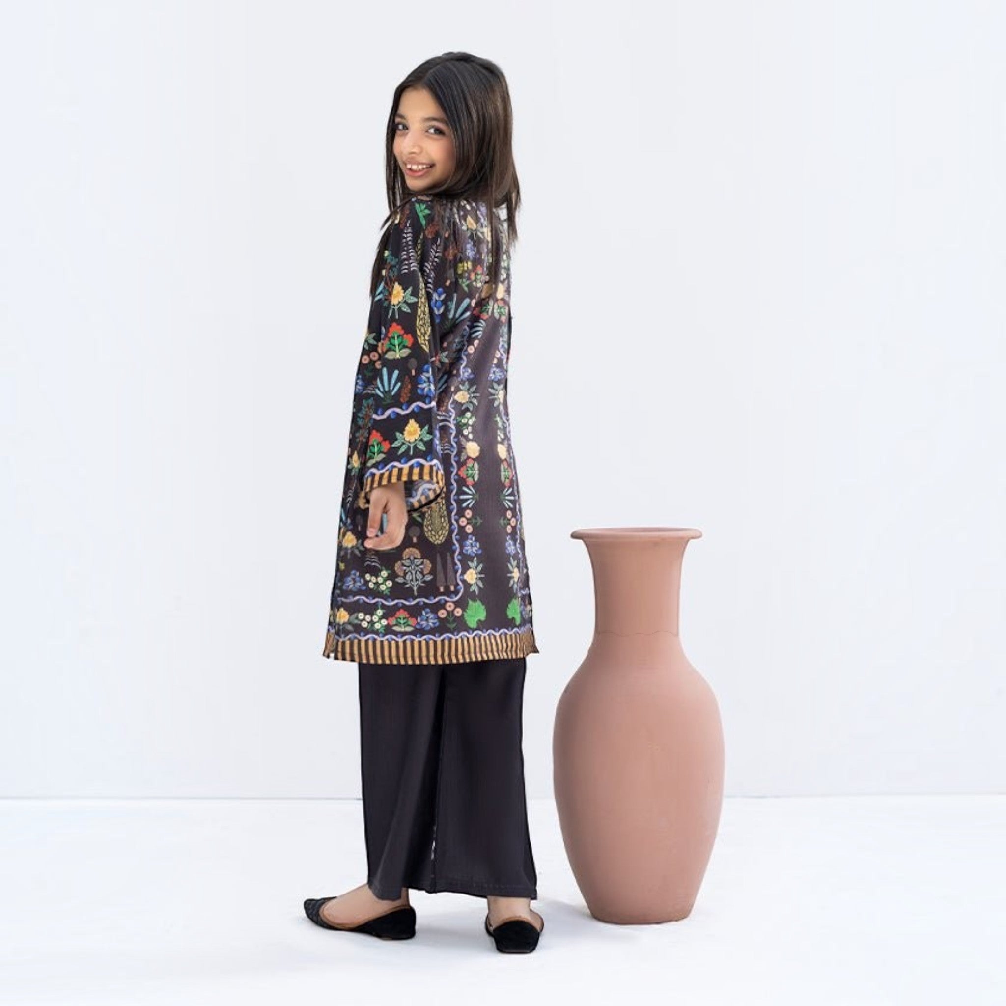 Classic Black printed ethnic set by Zardham, back view showing print continuity
