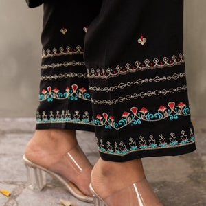 Detail of the MEHRAAB kurta hem and trouser finish, Zardham girls' wear