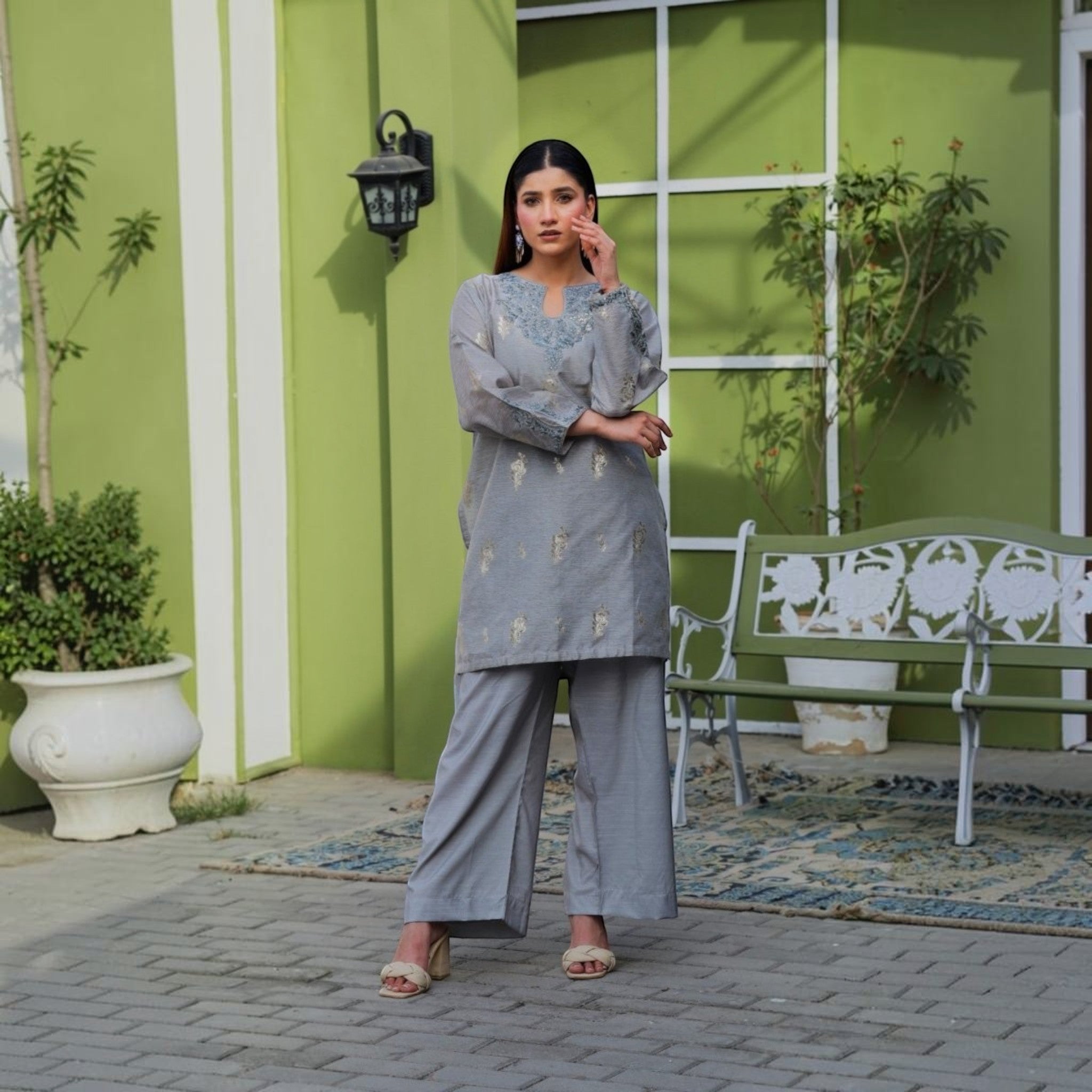 Zardham Selin embroidered jacquard set showing kurta bodice and sleeve work