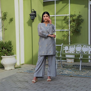 Zardham Selin embroidered jacquard set showing kurta bodice and sleeve work